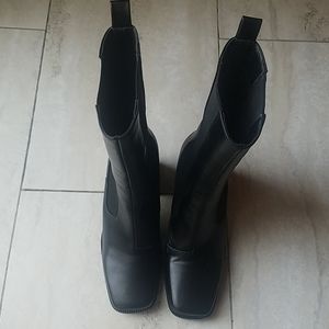 Ladies boots